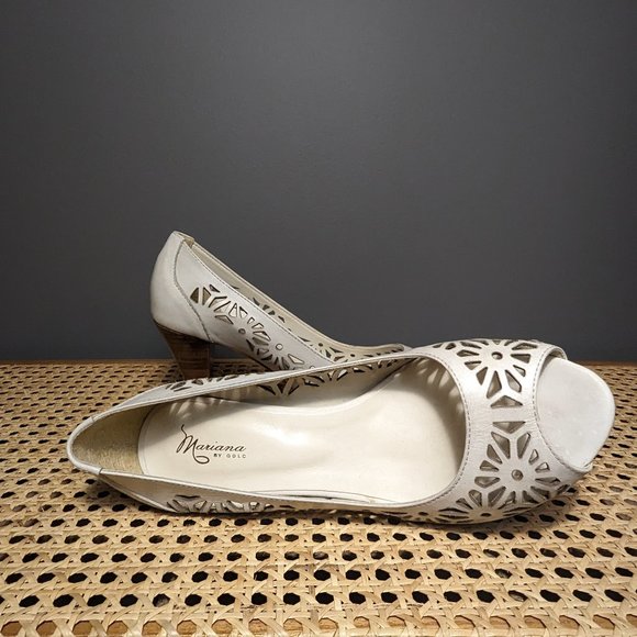 Mariana by GOLC - Women's leather, peeptoe heel - cream with cutout design - Picture 4 of 10